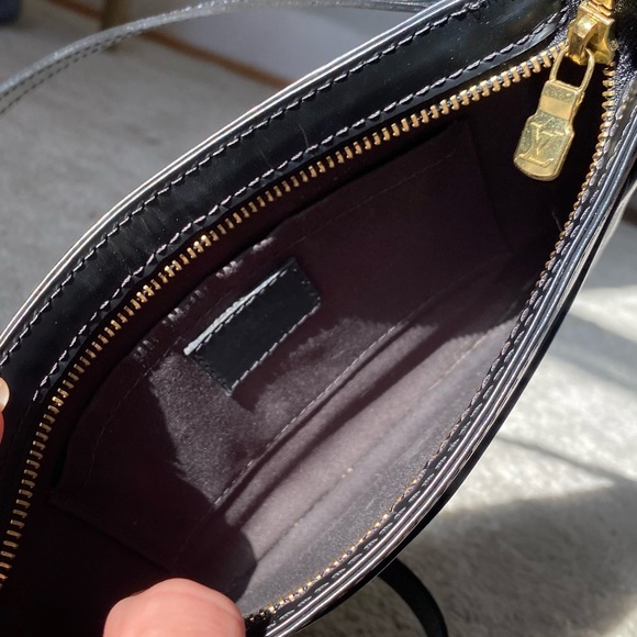 Louis Vuitton Black Epi Leather Sarvanga Crossbody Clutch Bag - Picture 8 of 15
